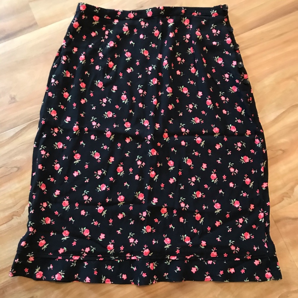Flower print skirt with slight flare at hem